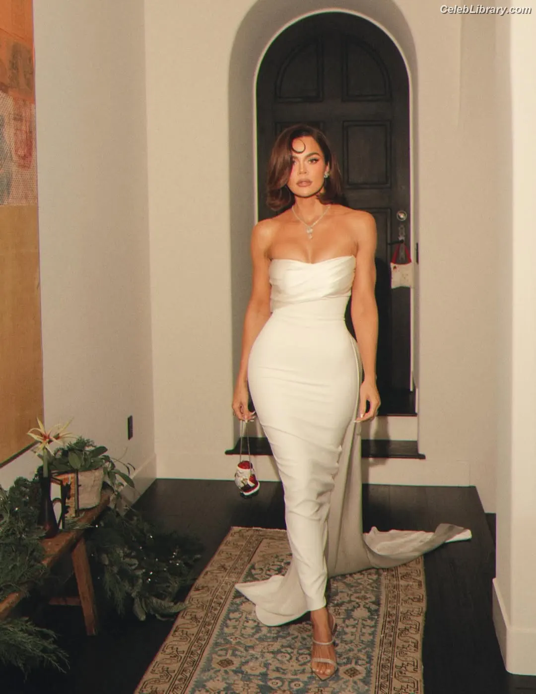 Khloe Kardashian photo 3 of 923