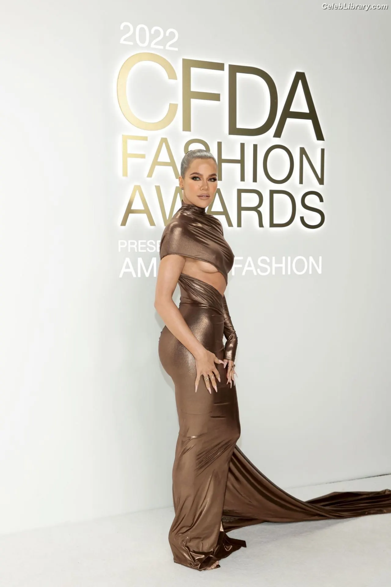 Khloe Kardashian photo 19 of 923