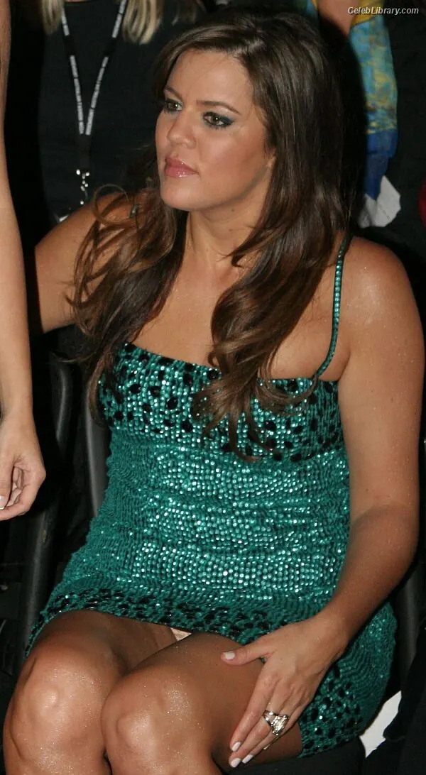 Khloe Kardashian photo 19 of 923
