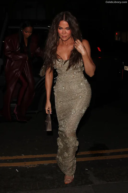Khloe Kardashian photo 13 of 924
