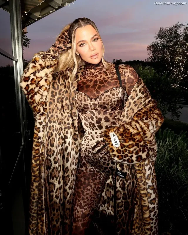Khloe Kardashian photo 21 of 924