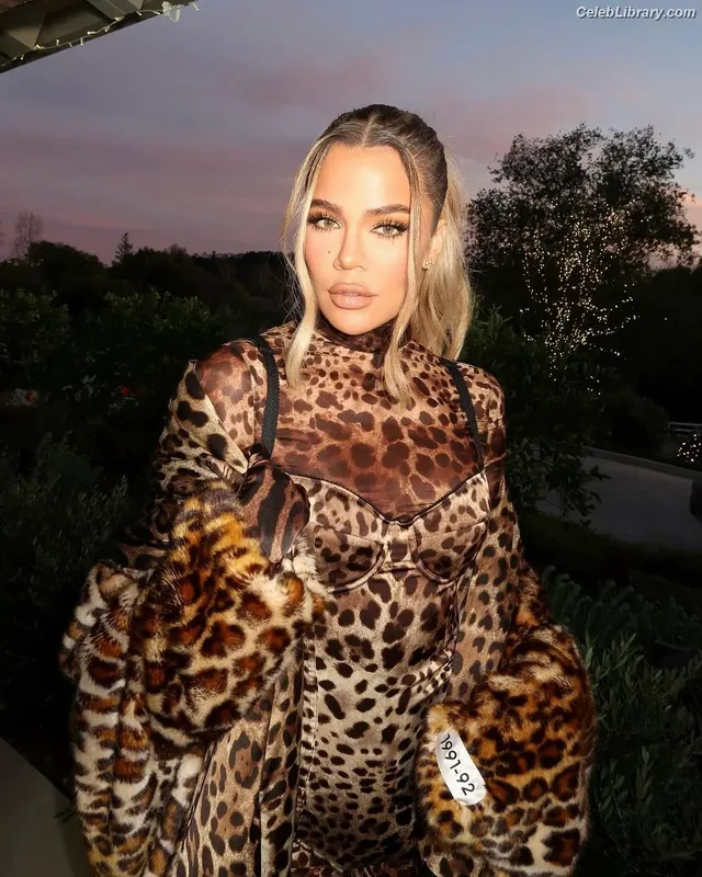 Khloe Kardashian photo 1 of 924