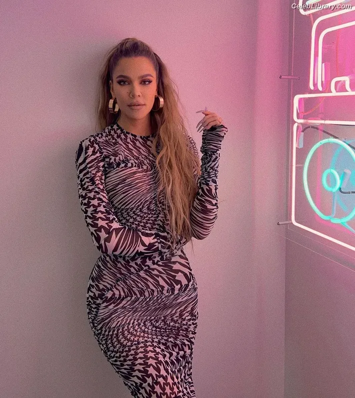 Khloe Kardashian photo 13 of 924