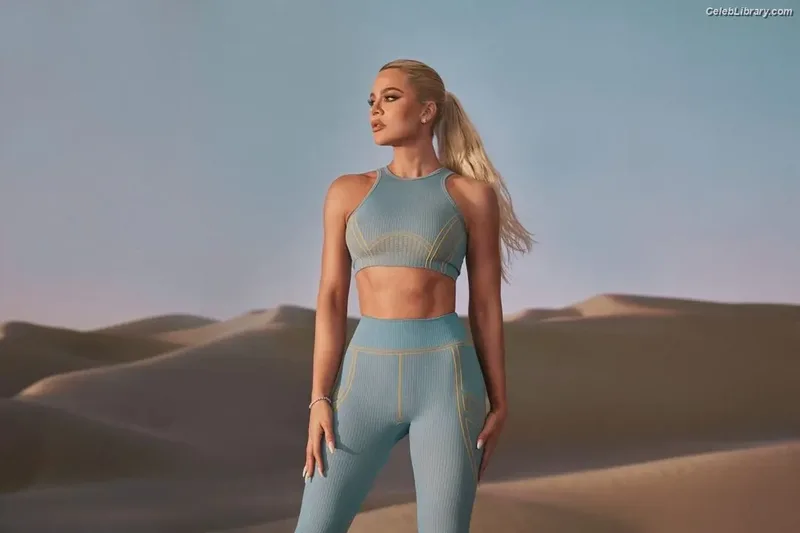 Khloe Kardashian photo 21 of 924