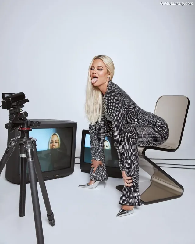 Khloe Kardashian photo 13 of 924