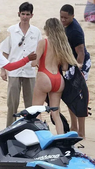 Khloe Kardashian photo 23 of 924
