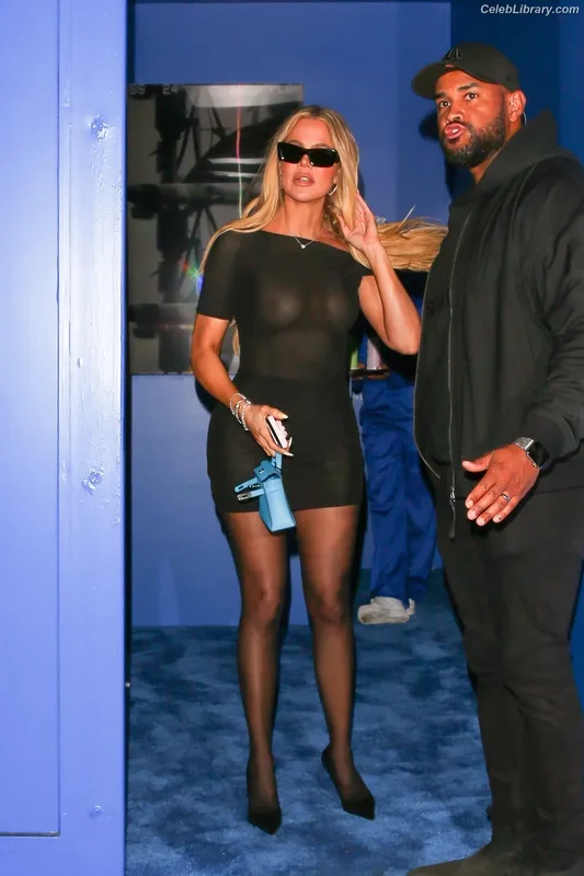 Khloe Kardashian photo 1 of 924