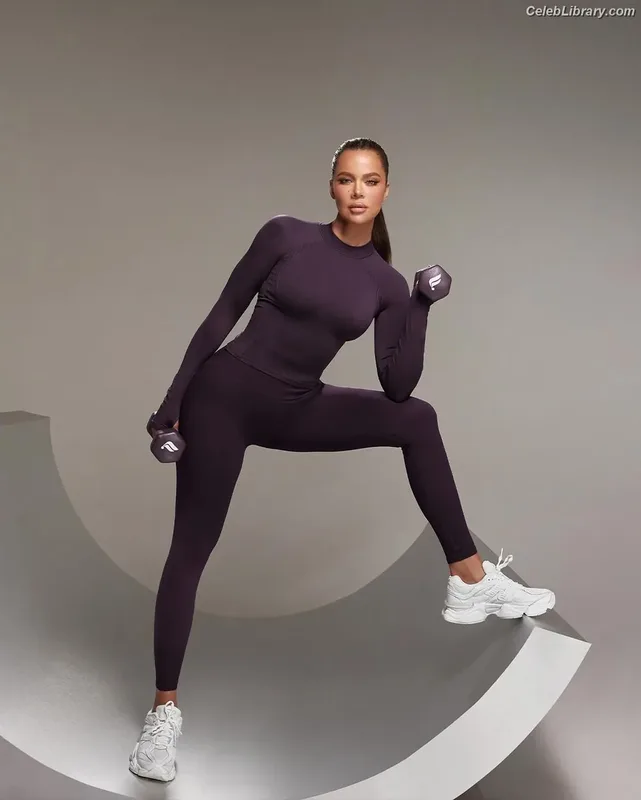 Khloe Kardashian photo 3 of 924