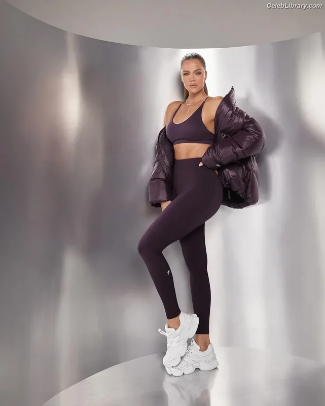 Khloe Kardashian photo 4 of 924