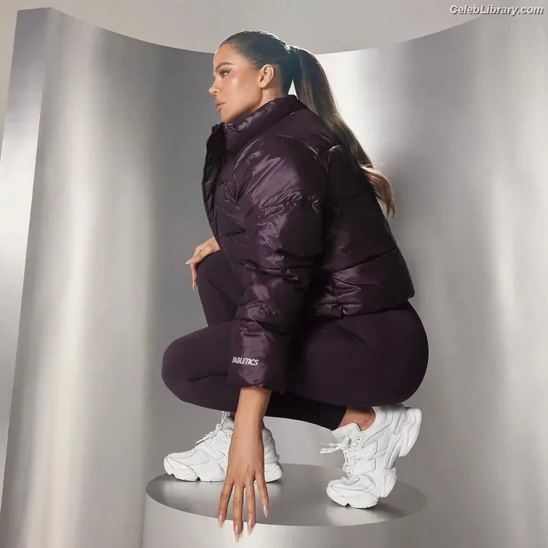 Khloe Kardashian photo 6 of 924