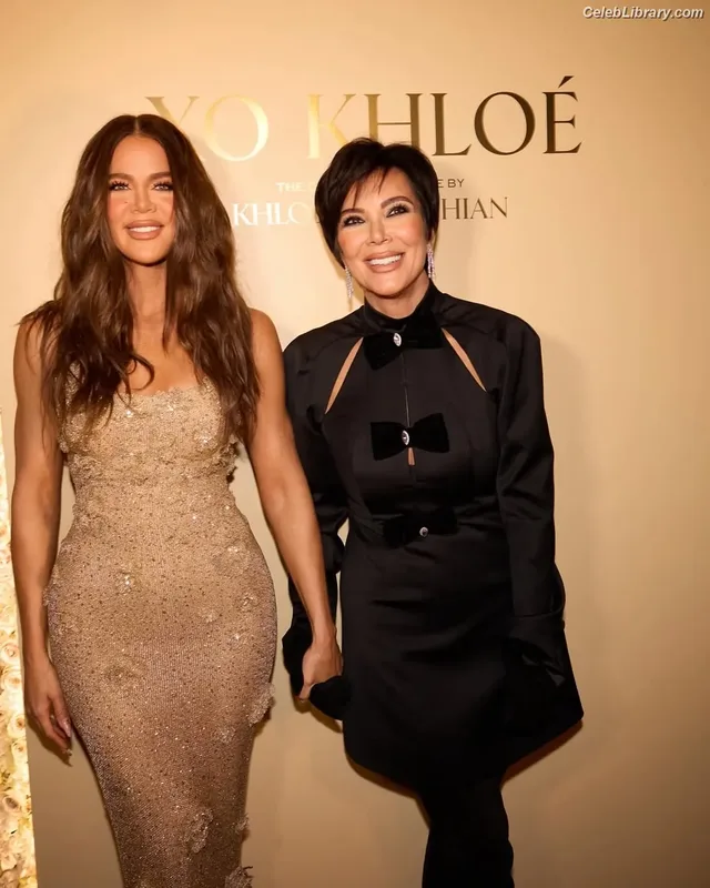 Khloe Kardashian photo 16 of 924