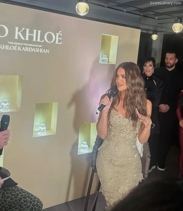 Khloe Kardashian photo 22 of 924