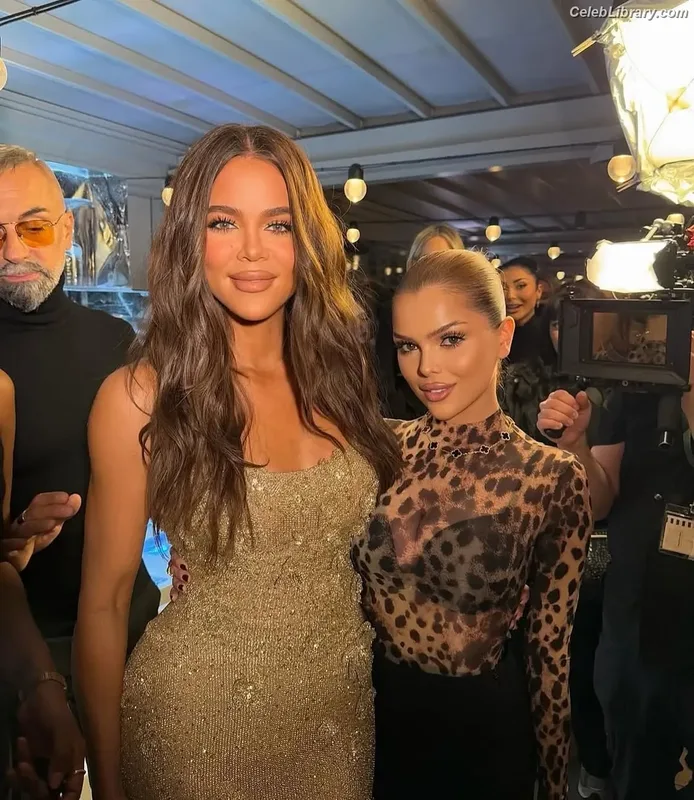 Khloe Kardashian photo 9 of 924