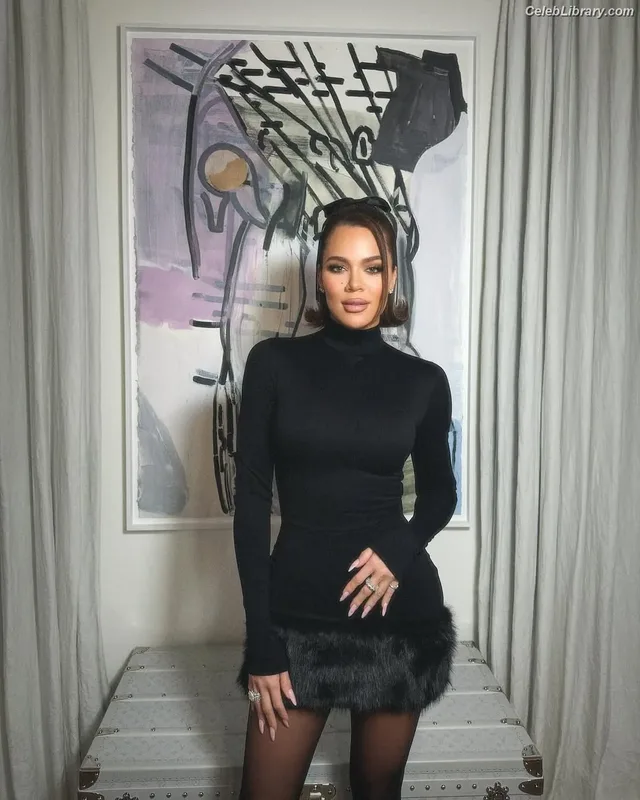 Khloe Kardashian photo 7 of 924