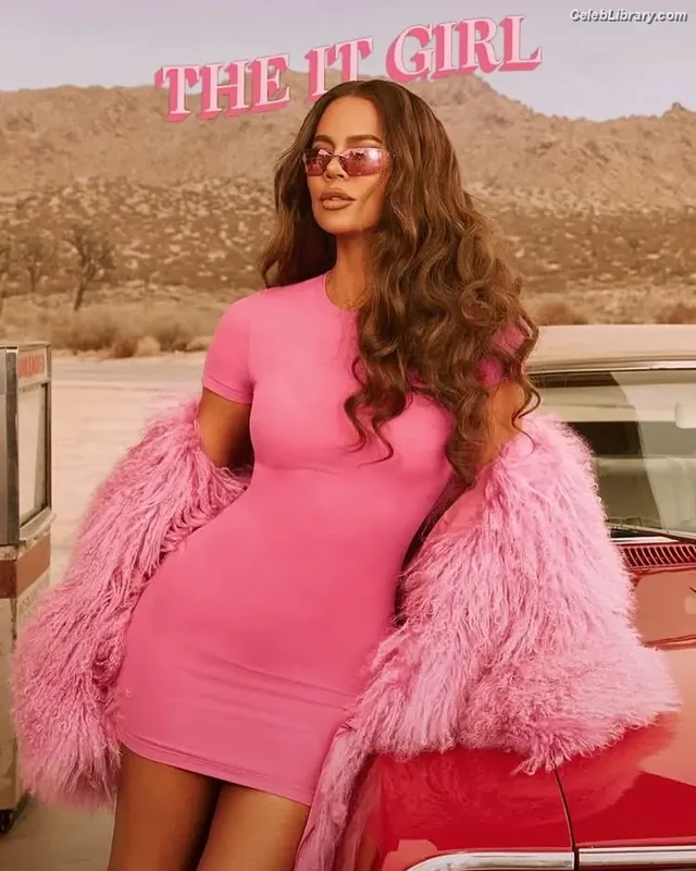 Khloe Kardashian photo 11 of 924