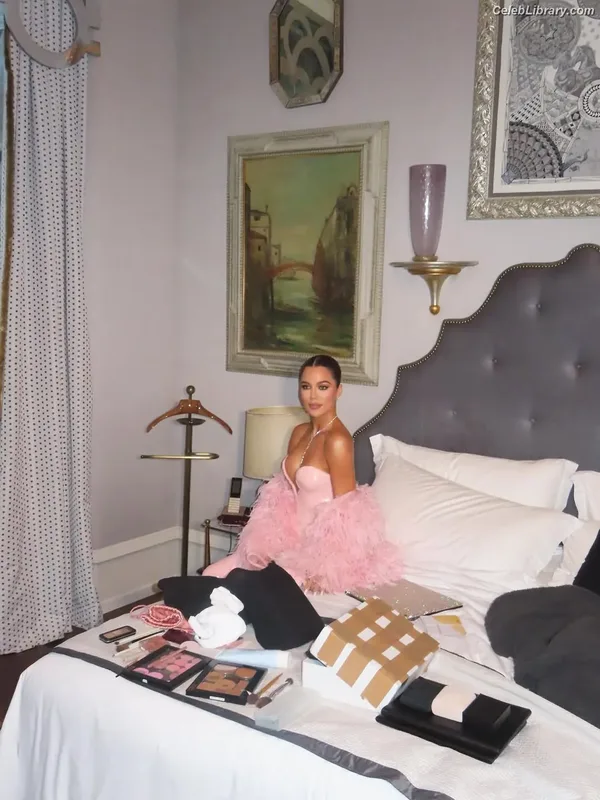 Khloe Kardashian photo 15 of 924