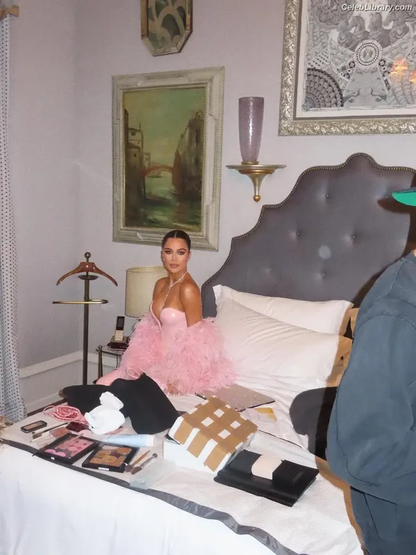 Khloe Kardashian photo 23 of 924