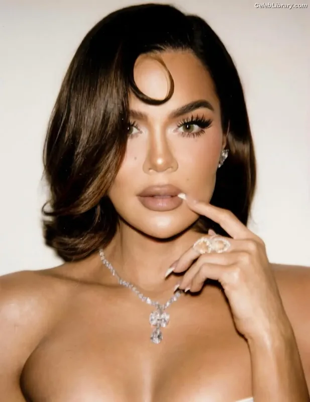 Khloe Kardashian photo 14 of 924