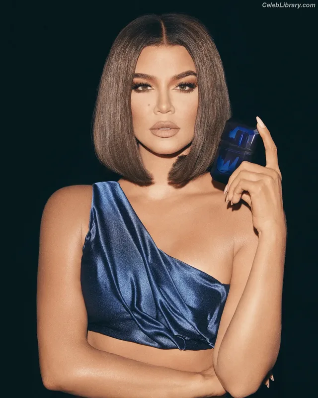 Khloe Kardashian photo 21 of 924