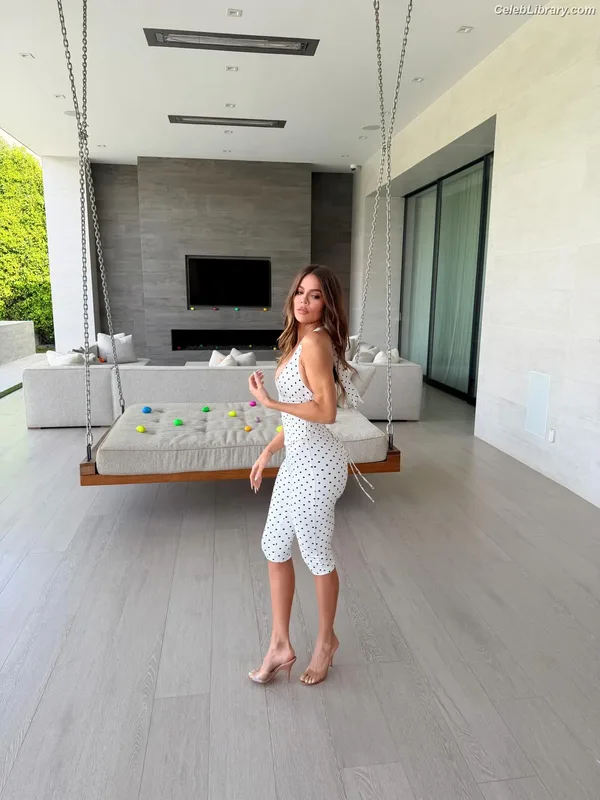 Khloe Kardashian photo 6 of 924