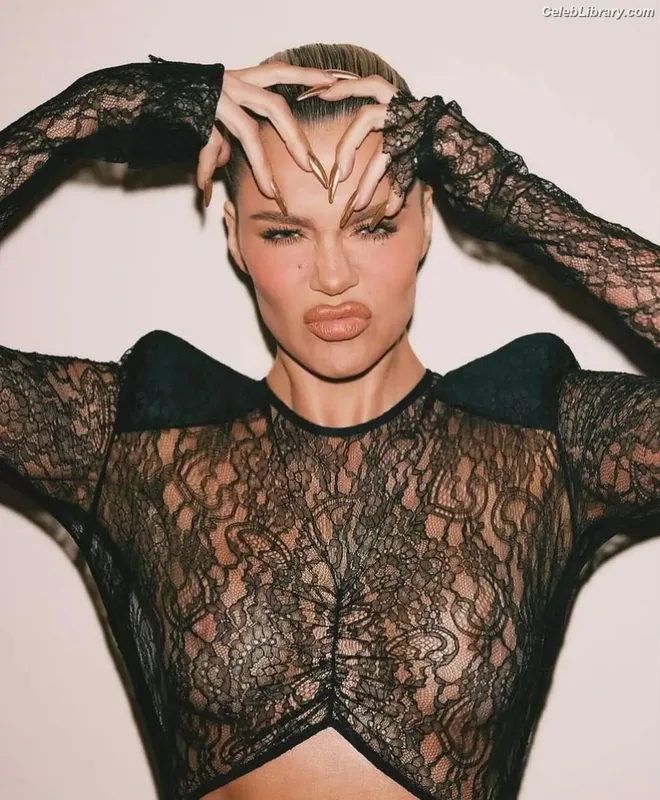 Khloe Kardashian photo 24 of 924