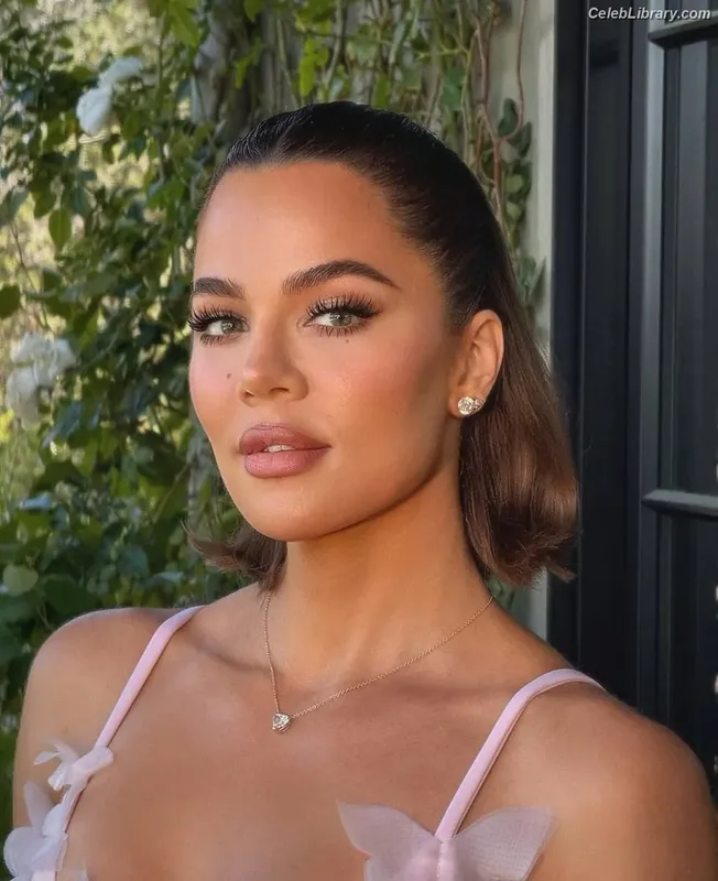 Khloe Kardashian photo 15 of 924