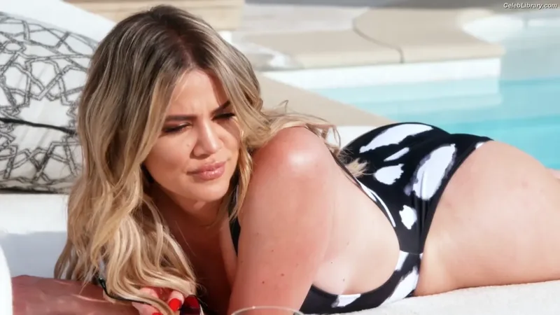 Khloe Kardashian photo 12 of 924