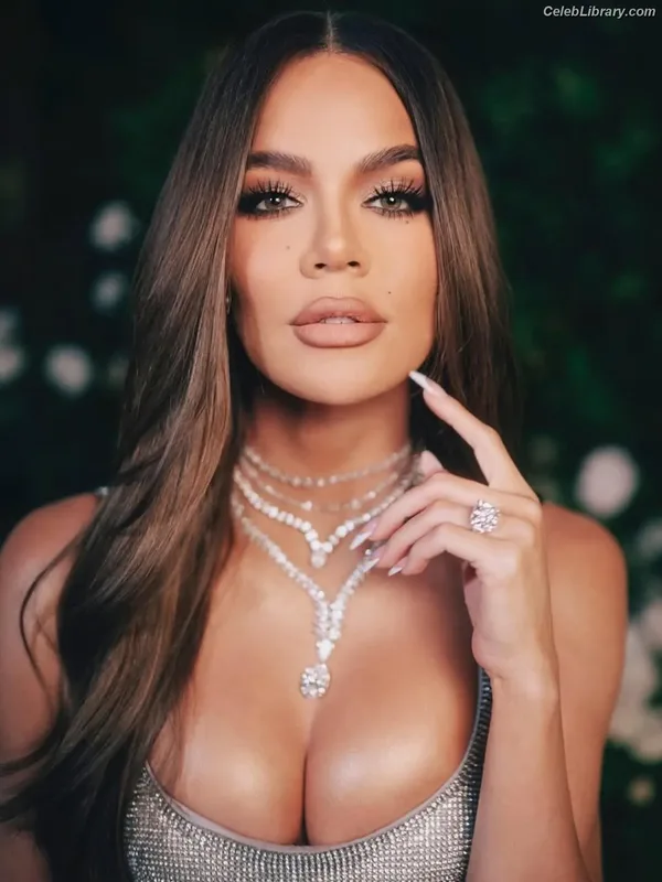 Khloe Kardashian photo 2 of 924