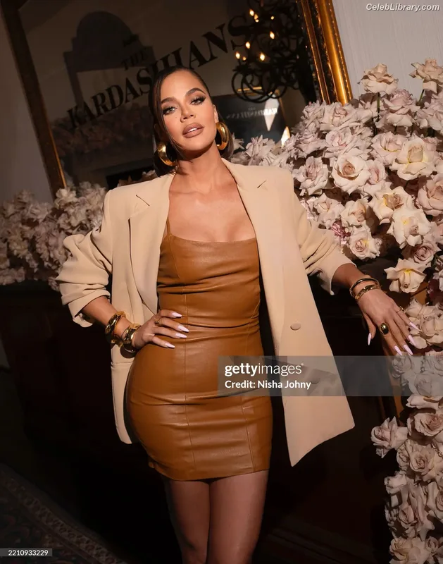 Khloe Kardashian photo 8 of 924