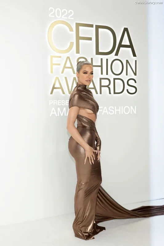 Khloe Kardashian photo 18 of 924