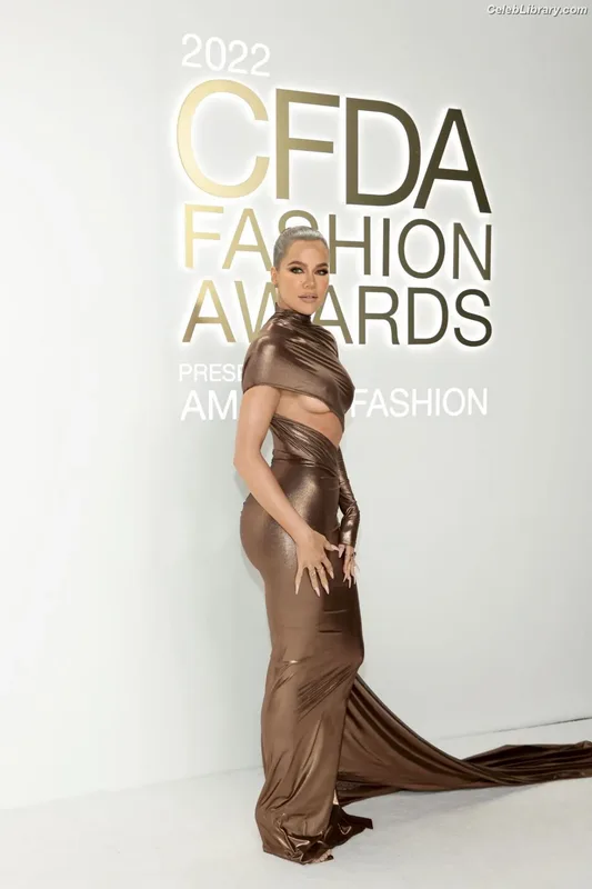 Khloe Kardashian photo 19 of 924