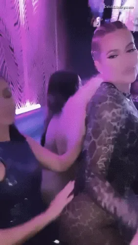 Khloe Kardashian photo 6 of 924
