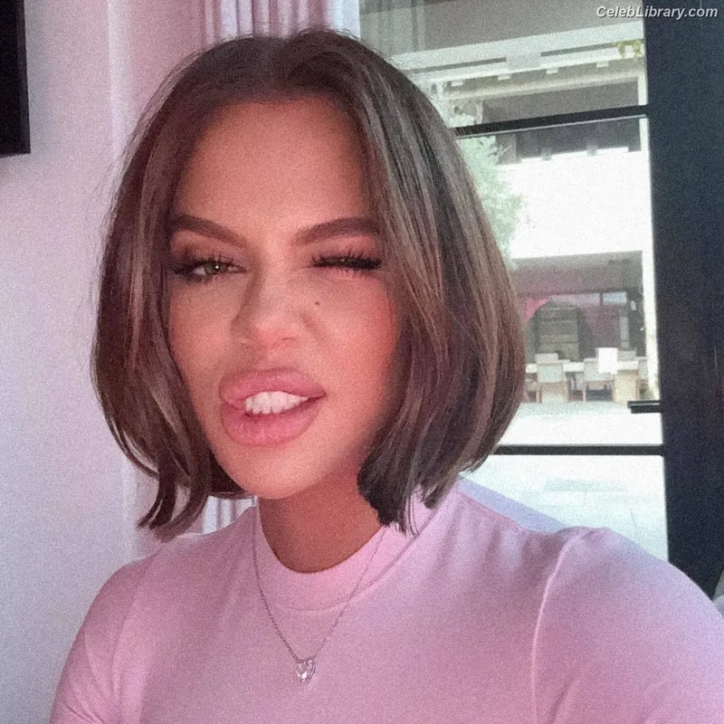 Khloe Kardashian photo 3 of 924
