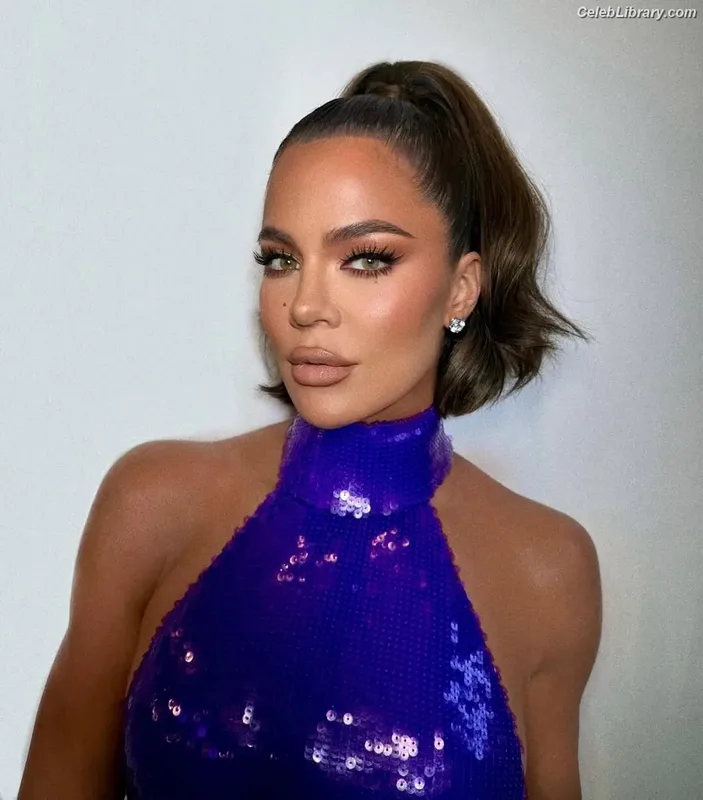 Khloe Kardashian photo 8 of 924