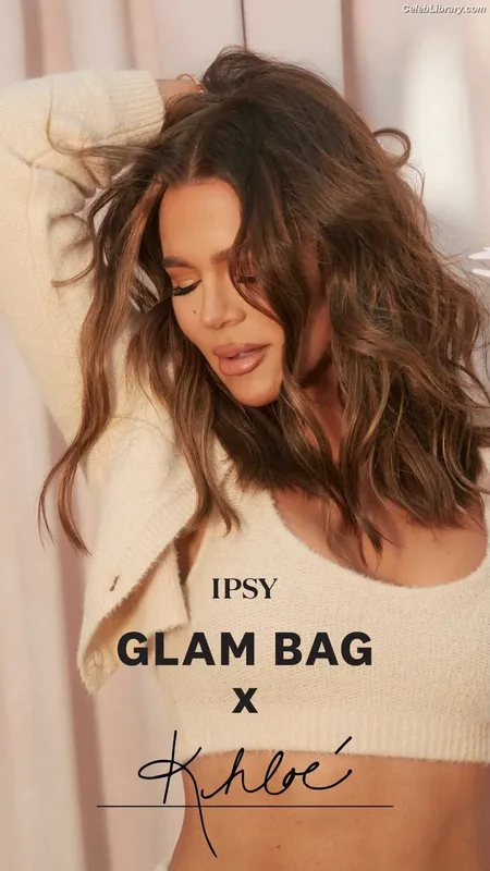 Khloe Kardashian photo 19 of 924