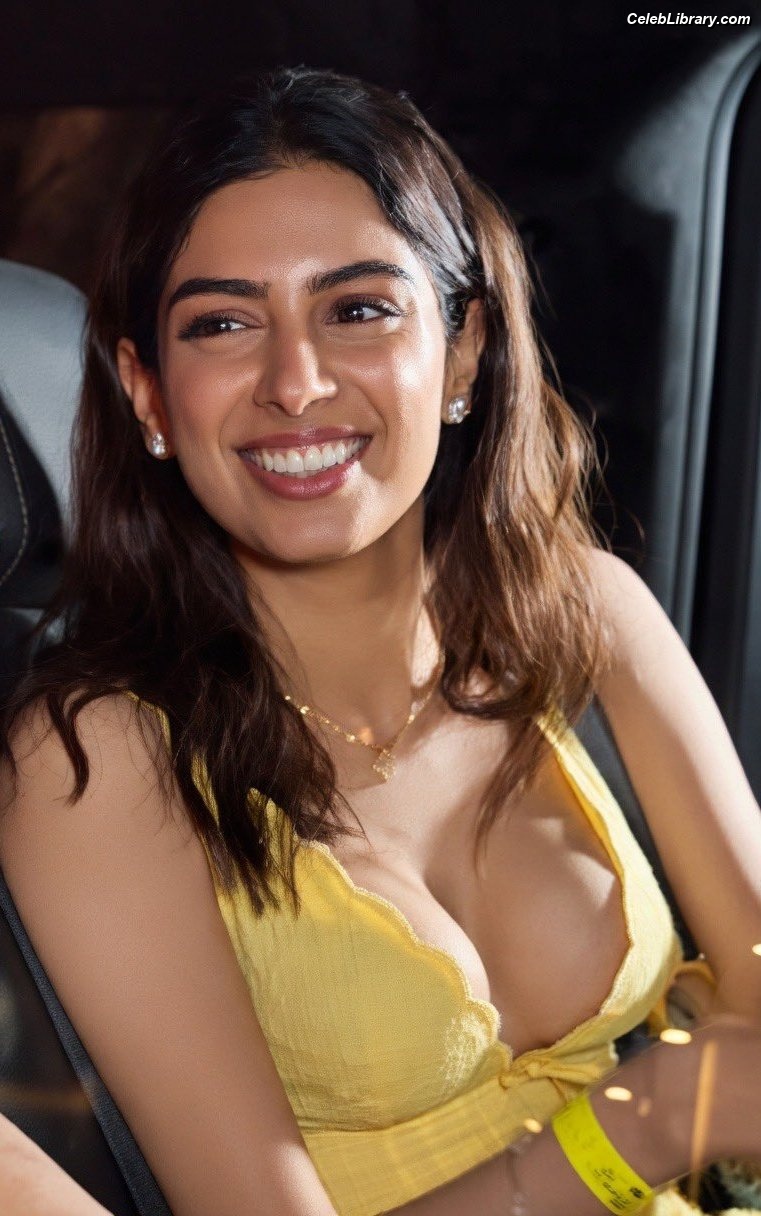 Khushi Kapoor photo 8 of 13