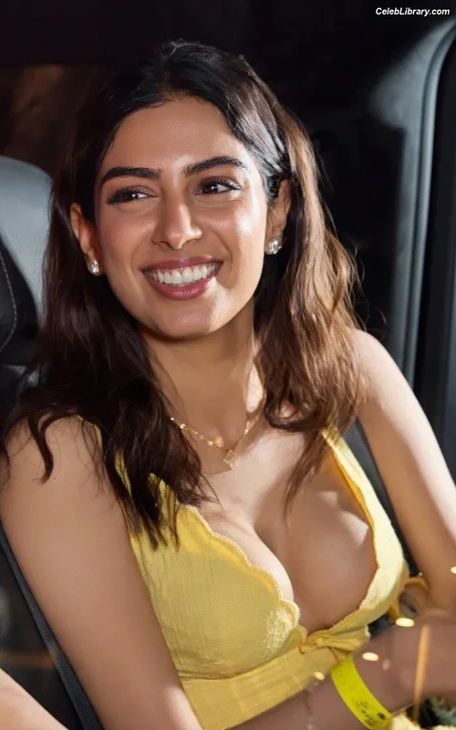 Khushi Kapoor photo 8 of 13