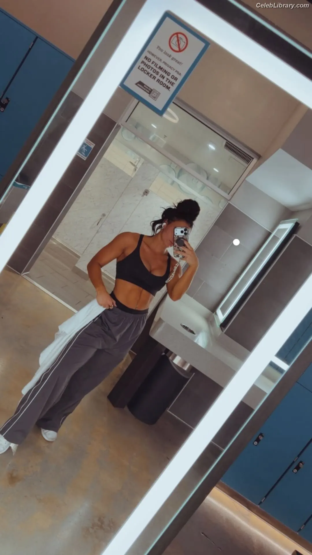 Kiana James photo 13 of 373