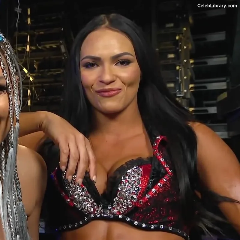Kiana James photo 6 of 372