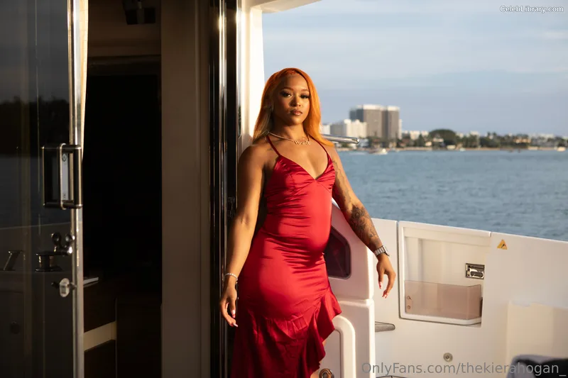 Kiera Hogan photo 1 of 458
