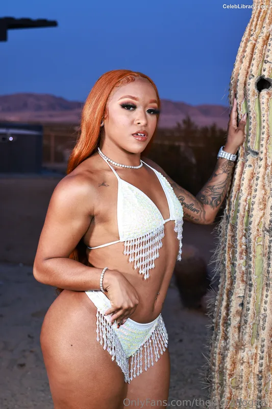 Kiera Hogan photo 22 of 458