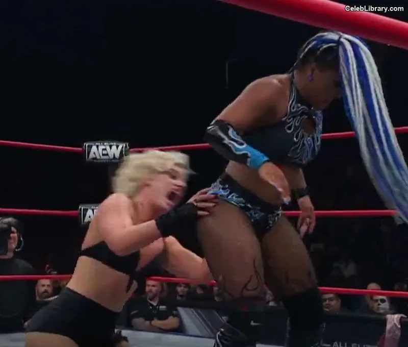 Kiera Hogan photo 15 of 458