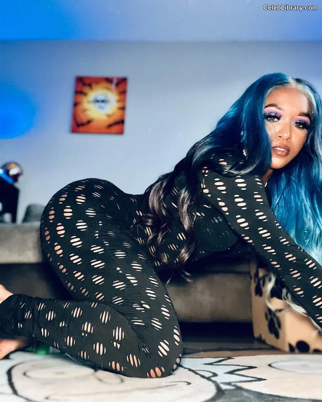 Kiera Hogan photo 16 of 458