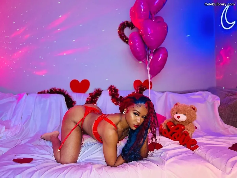 Kiera Hogan photo 9 of 458
