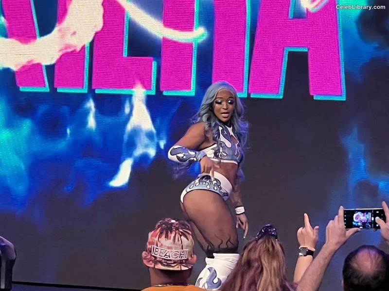 Kiera Hogan photo 11 of 458