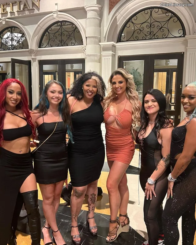 Kiera Hogan photo 13 of 458