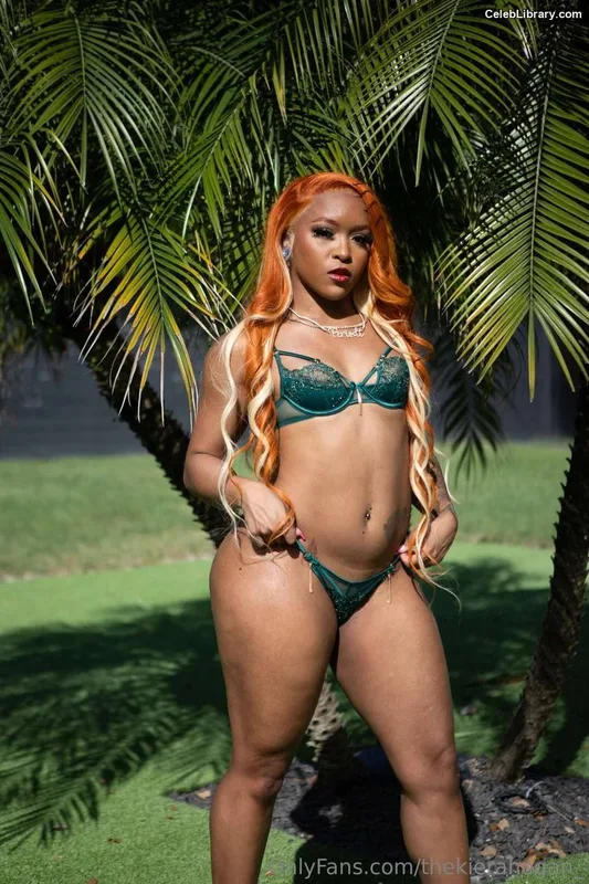 Kiera Hogan photo 15 of 458
