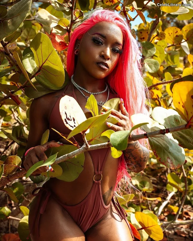 Kiera Hogan photo 23 of 458
