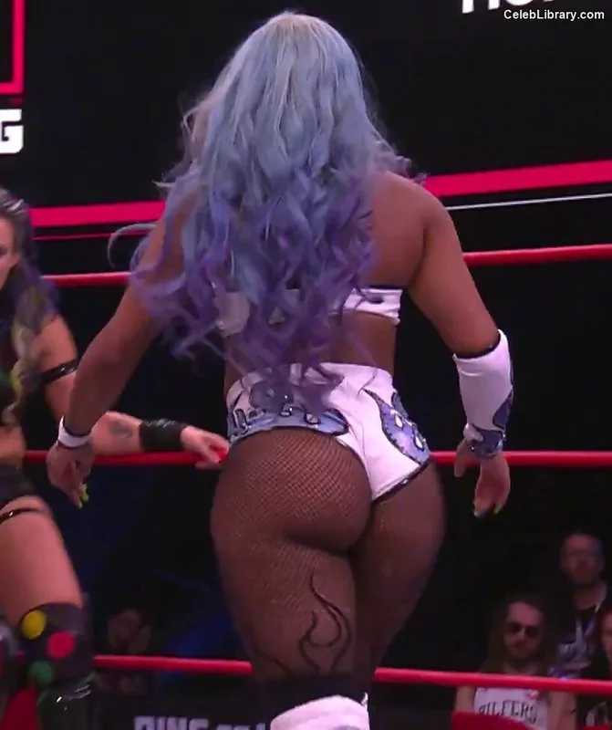 Kiera Hogan photo 14 of 458