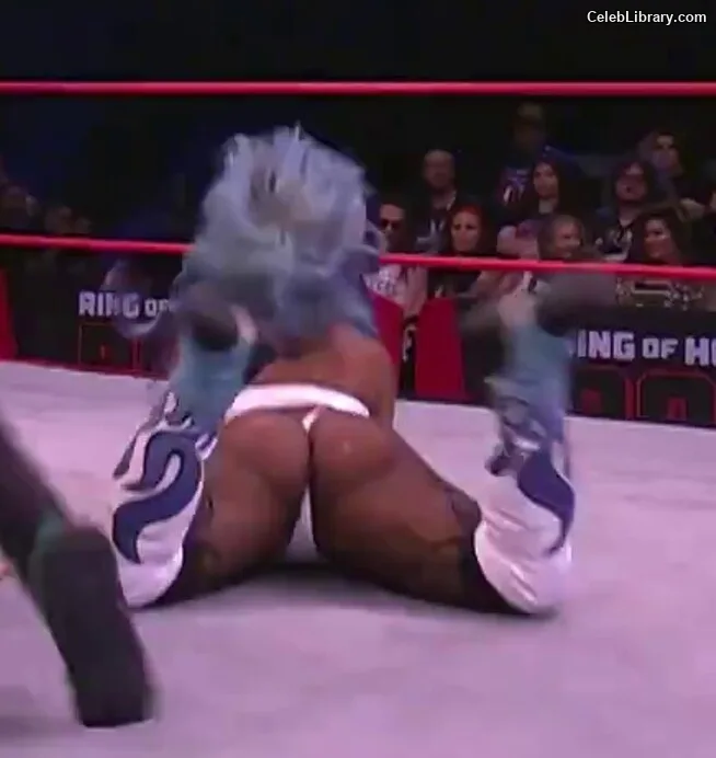 Kiera Hogan photo 15 of 458